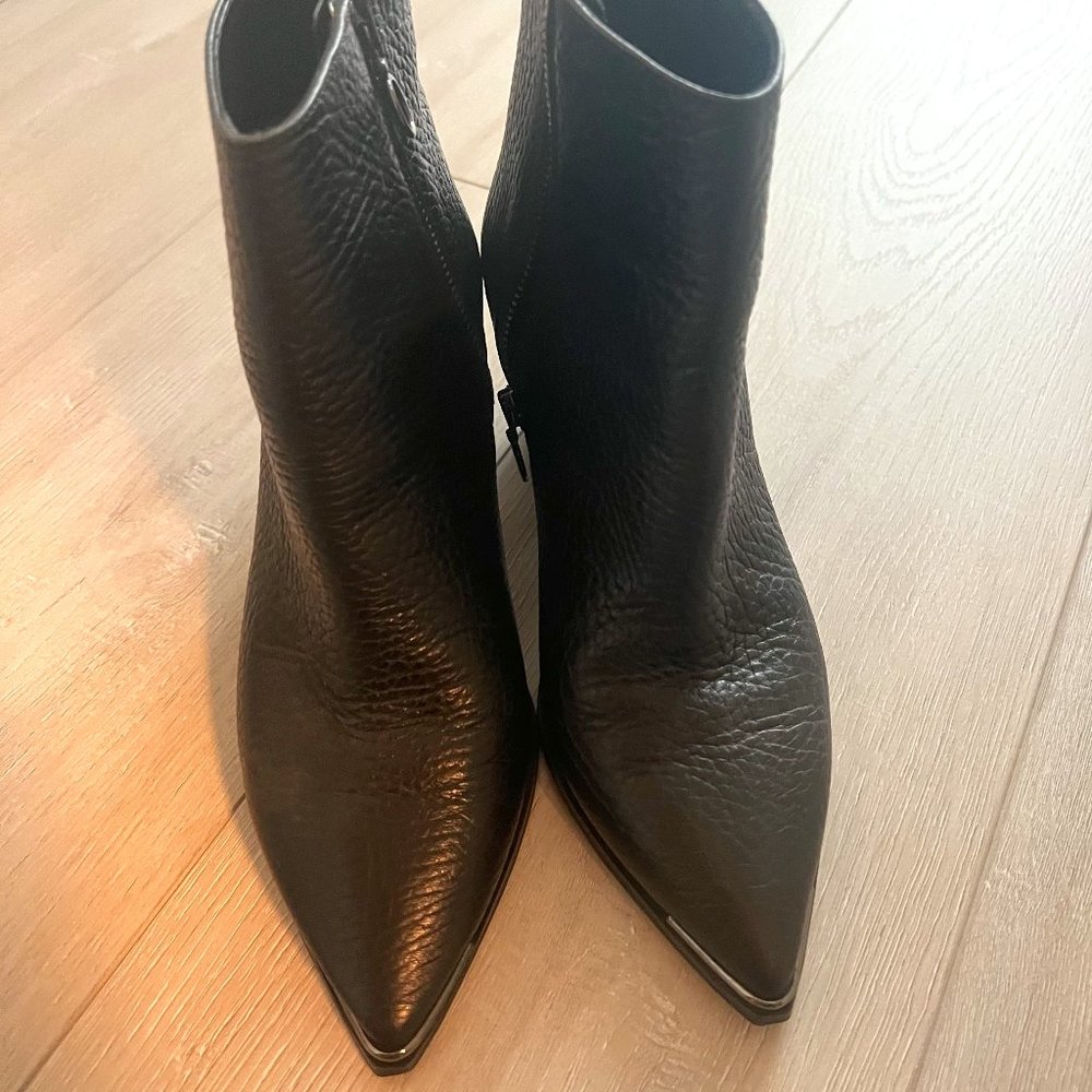 Acne Studios Pointed toe booties with heel